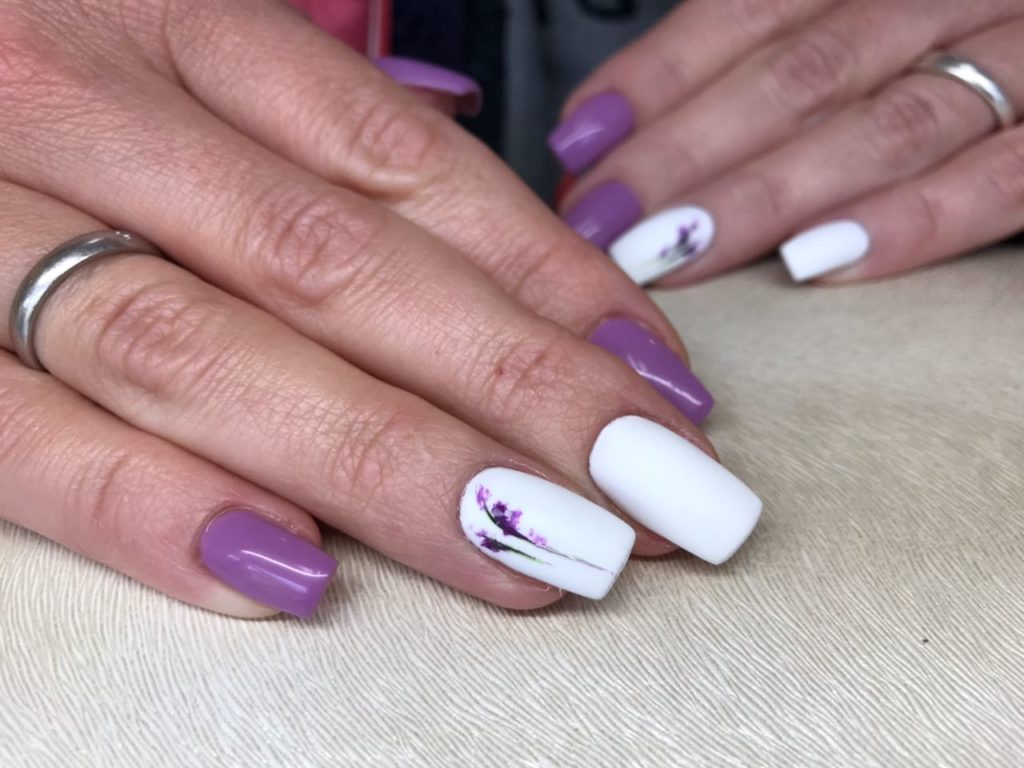 Nagelstudio Stolz